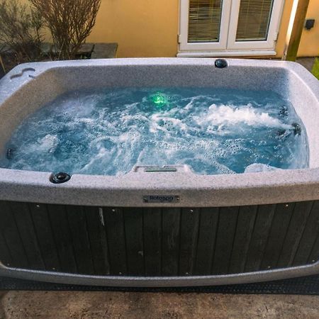 The Retreat, Own Hot Tub, Romantic Escape, Near Lyme Regis Kültér fotó
