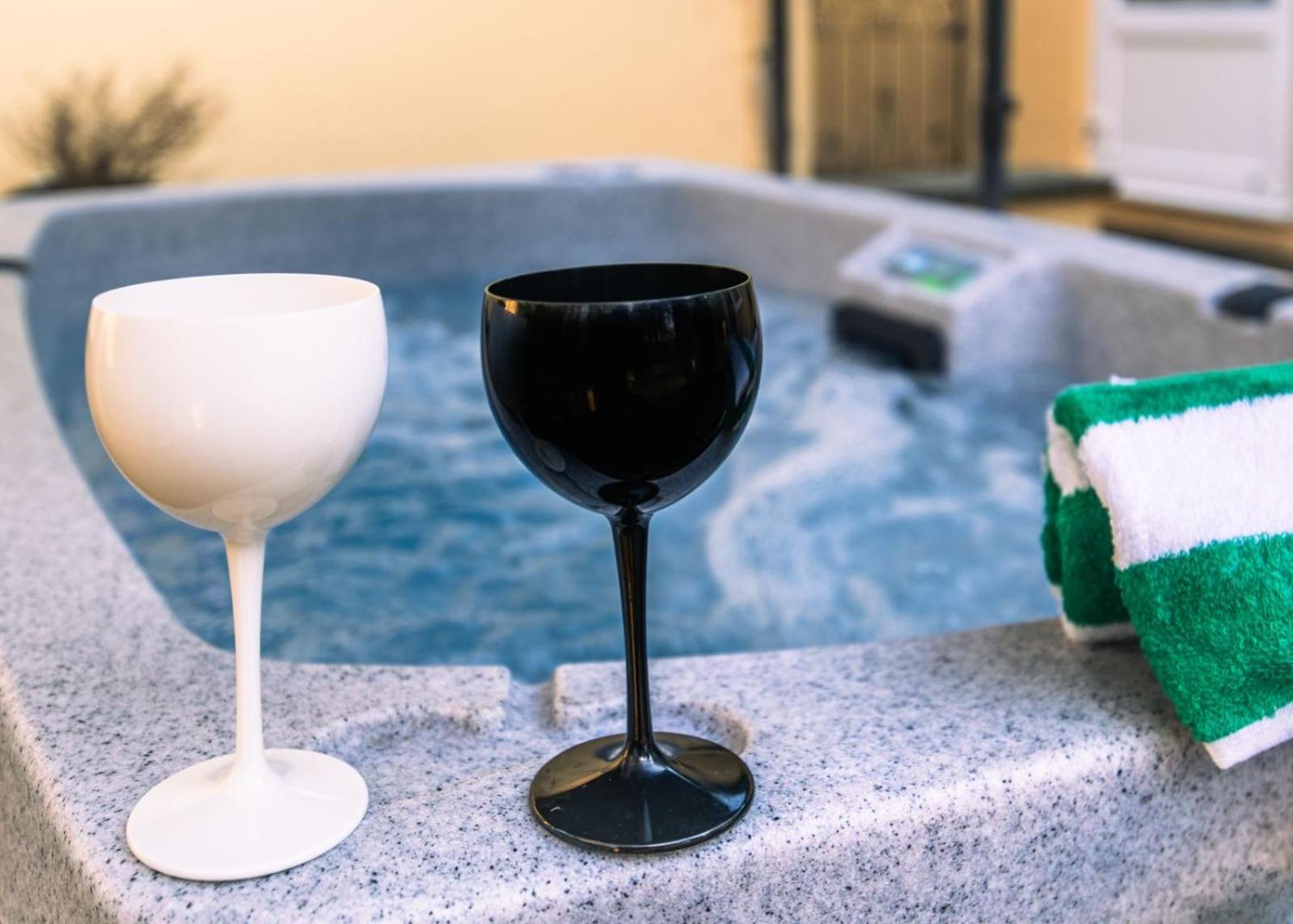 The Retreat, Own Hot Tub, Romantic Escape, Near Lyme Regis Kültér fotó