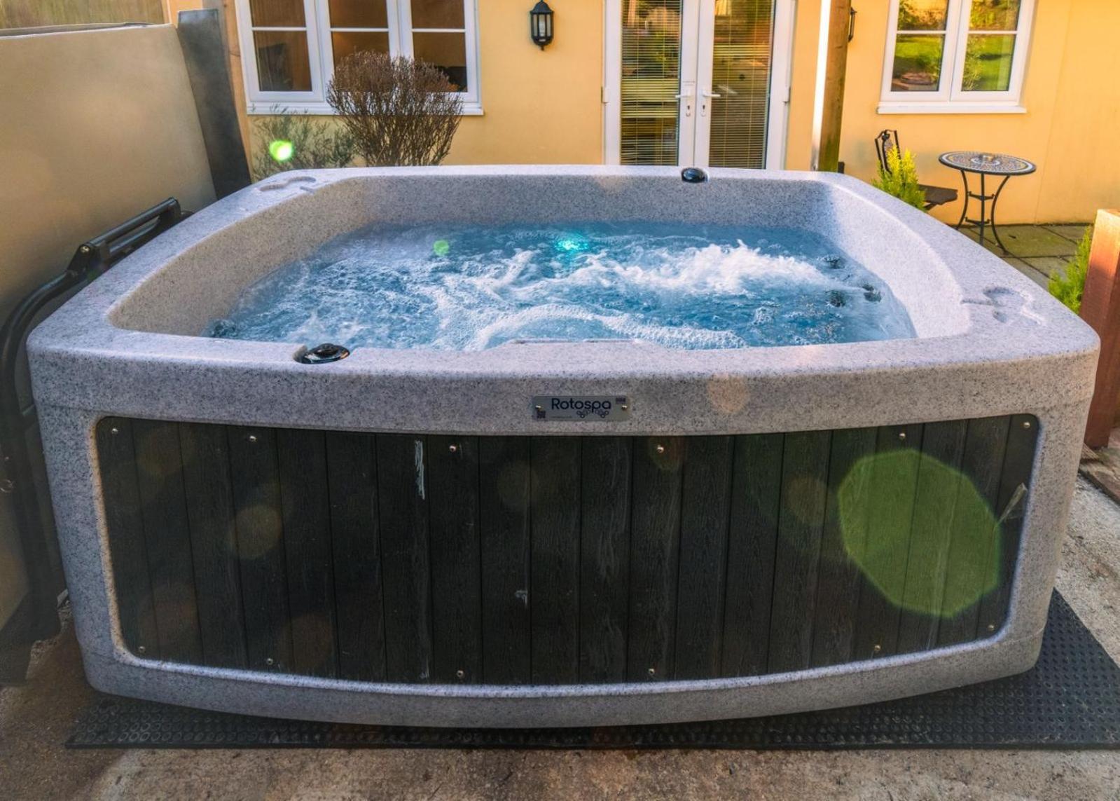 The Retreat, Own Hot Tub, Romantic Escape, Near Lyme Regis Kültér fotó